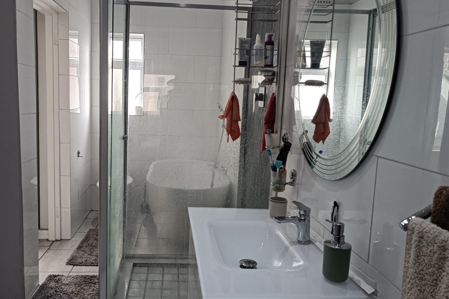2 Bedroom Property for Sale in Zonnebloem Western Cape